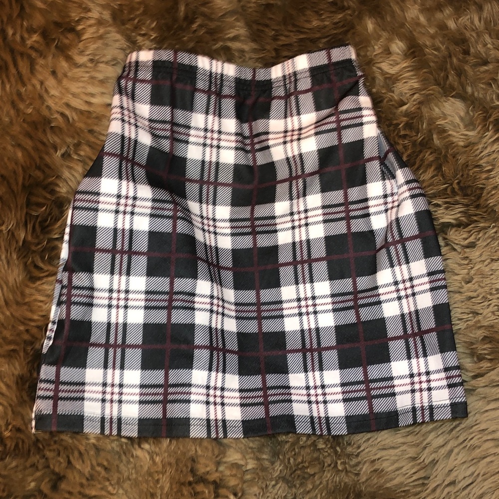 CHEAP WITH BUNDLE - Plaid Mini Skirt with Black, White & Burgundy Check - Women